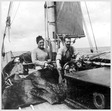 Robert-Erskine-Childers-at-sea-with-his-wife-Molly-Glendalough-House