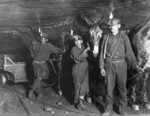 Child_coal_miners_(1908)_crop
