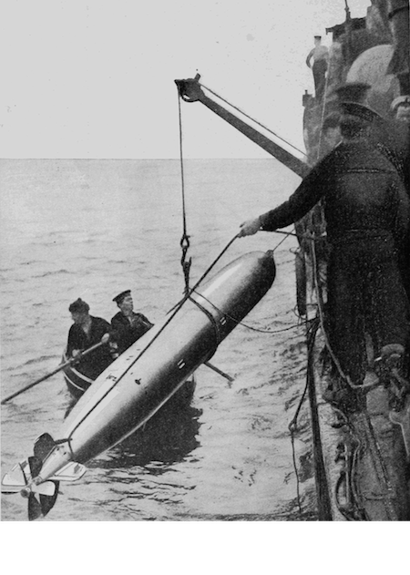 PSM_V88_D074_British_sailors_recovering_a_failed_torpedo_1916